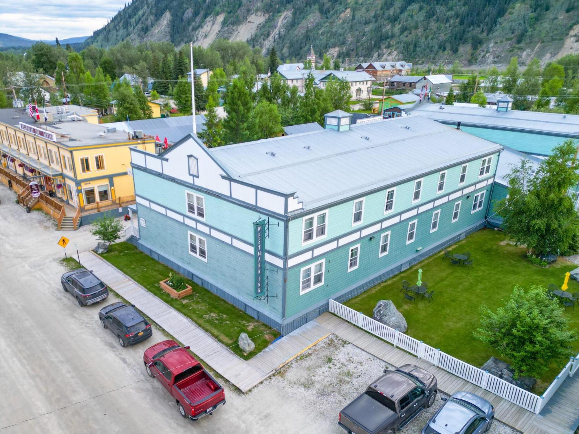 Holland America Dawson City Inn Exteriör bild