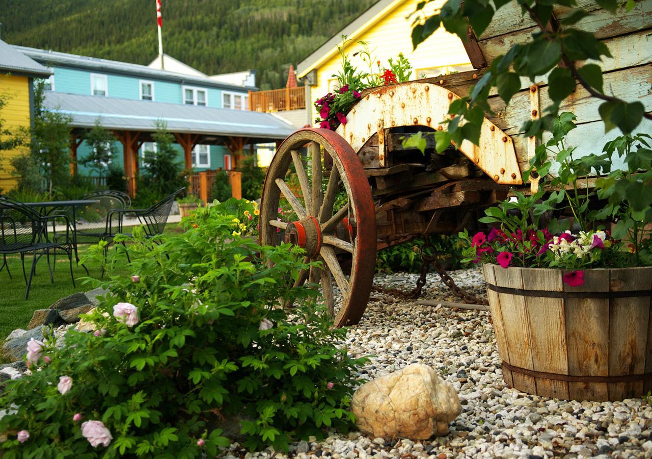 Holland America Dawson City Inn Exteriör bild